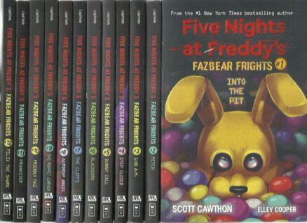 Five Nights at Freddy's - Fazbear Frights 1-12 (koko sarja)